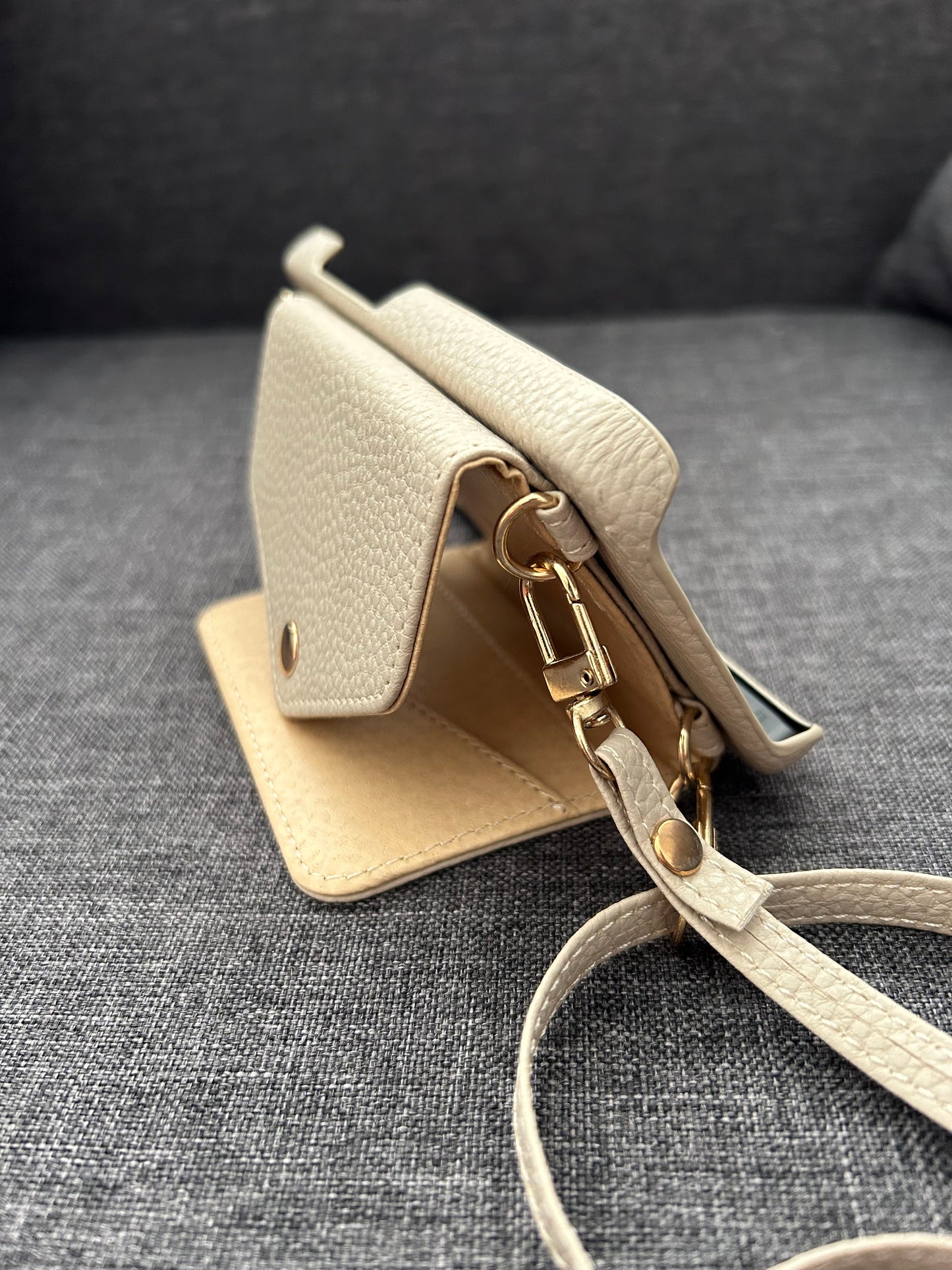 HATAS - Golden Crony (Schwarz und Beige)